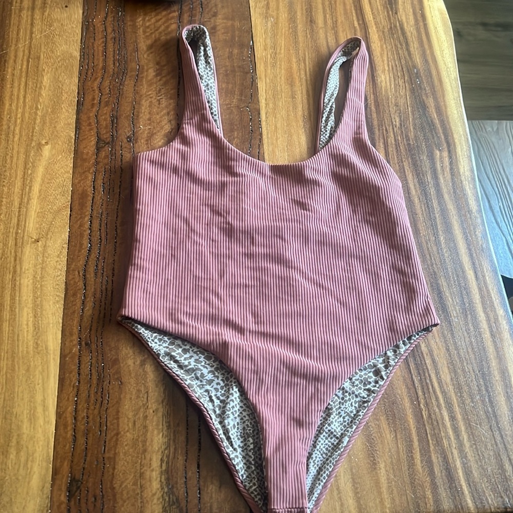 Acacia one piece - size small